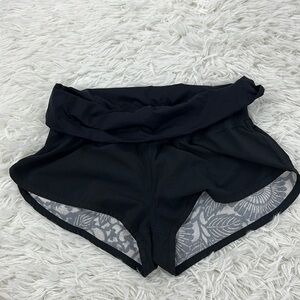 Lululemon Flip Out Boardshort Black / Beachy Floral White Fossil